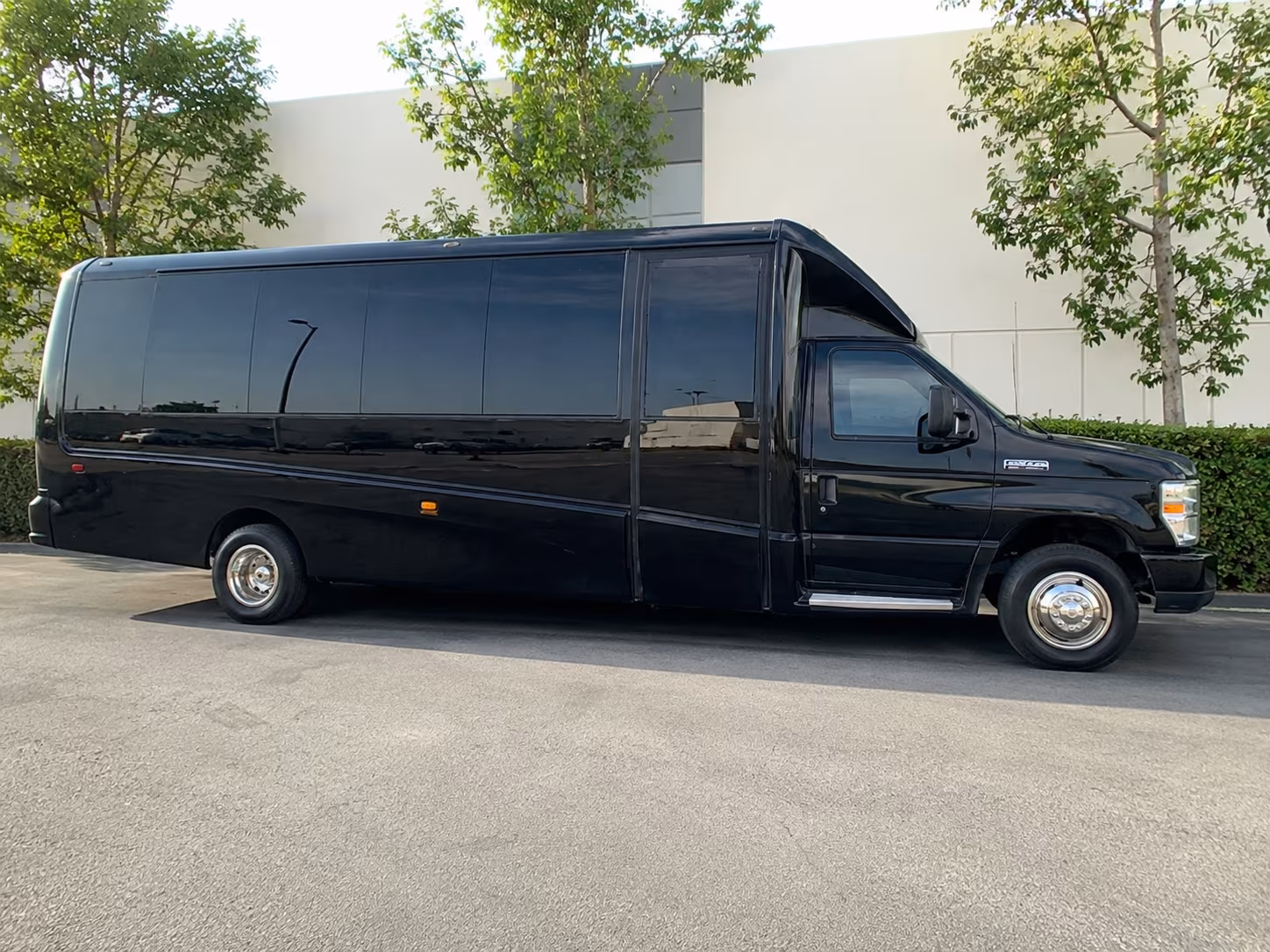 guest shuttles to equus run vineyards and wedding venues around lexington